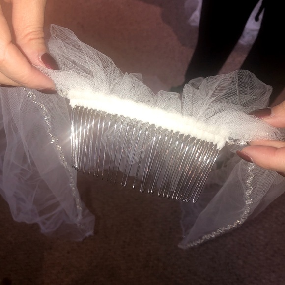 Brand new light ivory custom made 4’ bridal veil